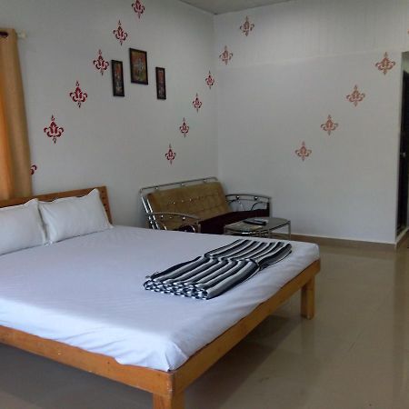 Om Shree Bed And Breakfast Harihareshwar Екстер'єр фото